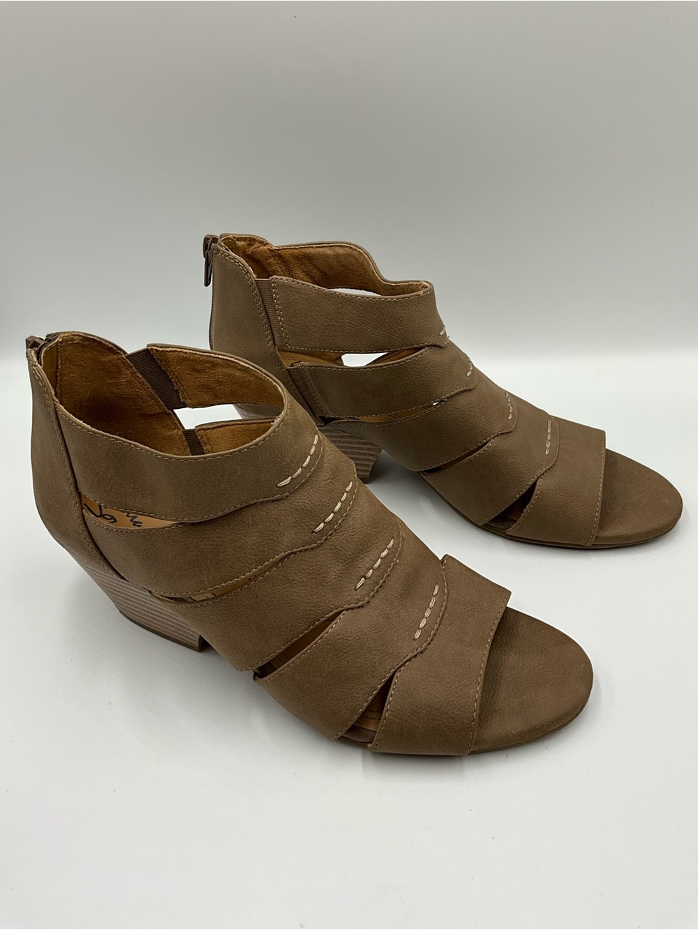 Natural Soul Wedges Size 9.5 Tan Strappy Cutout Wedge Sandals